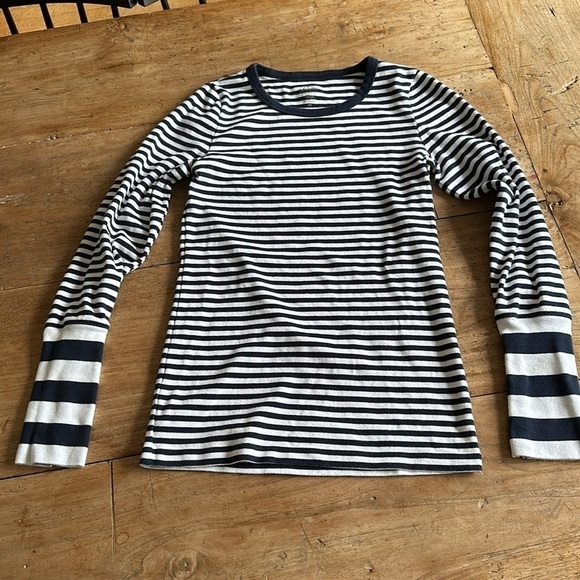 SAILOR CHIC: 2 JCREW Navy/White Striped Shirts and gold tone chain - Picture 4 of 15